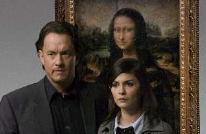 Tom Hanks and Audrey Tautou turn their backs on the incessant Mona.