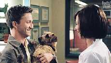 Breckin Meyer as Jon, Jennifer Love Hewitt as Liz and a smelly mutt as Odie.