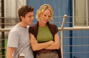 Bryan Greenberg teaches Uma Thurman the finger-up-the-bum move.